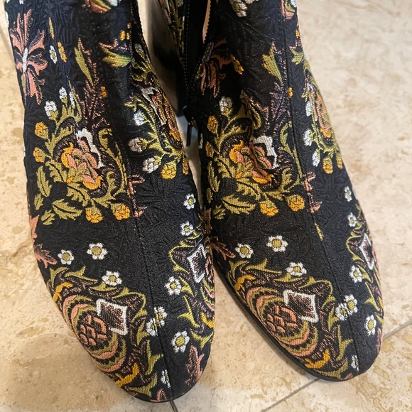 NWOT STUNNING floral brocade boots by Dries Van Noten! - Picture 2 of 10